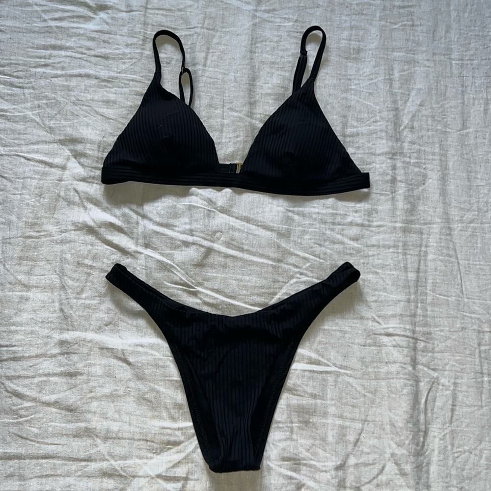 Black ribbed bikini